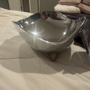 Elegant Silver Serveware Bowl